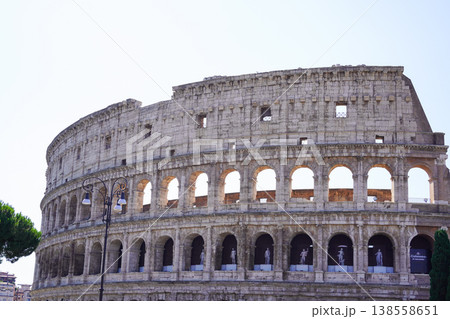 イタリア ローマの観光名所 コロッセオの外観と青空 イタリア ローマの観光名所 コロッセオの外観と青空 138558651
