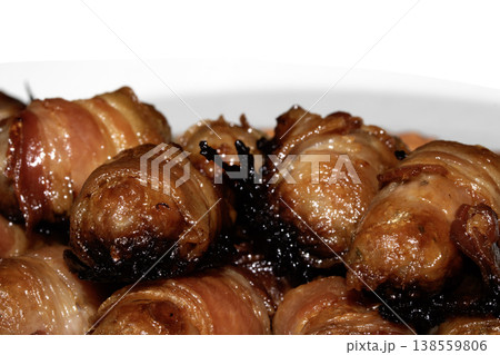Close up of chipolatas pigs in blankets sausages wrapped in bacon on white background 138559806