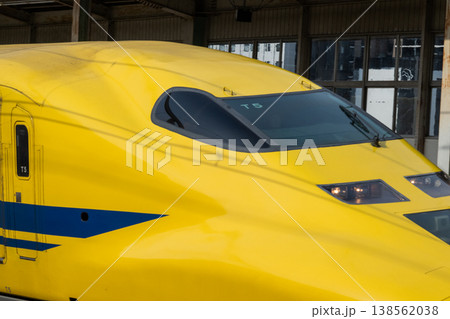 新幹線のお医者さん　ドクターイエロー 138562038