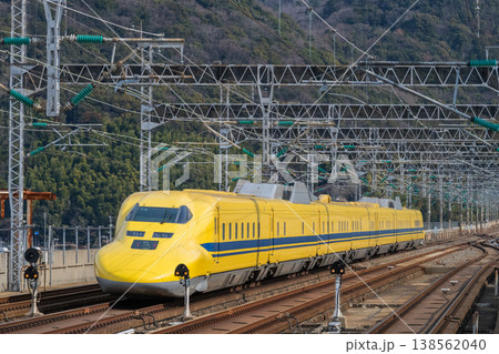 新幹線のお医者さん　ドクターイエロー 138562040