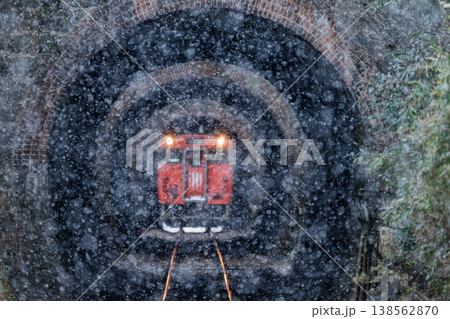 ローカル線の魅力 芸備線 三連トンネル 138562870