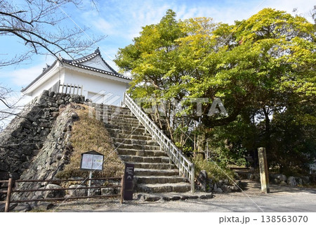 三重県 亀山城跡の多聞櫓と石垣 三重県 亀山城跡の多聞櫓と石垣 138563070