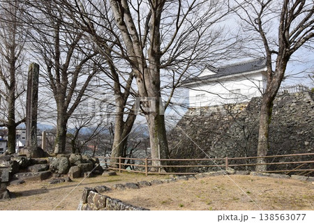 三重県 亀山城跡の多聞櫓と石垣 三重県 亀山城跡の多聞櫓と石垣 138563077