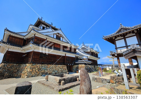 【京都府】快晴の福知山城と豊磐の井 【京都府】快晴の福知山城と豊磐の井 138563307