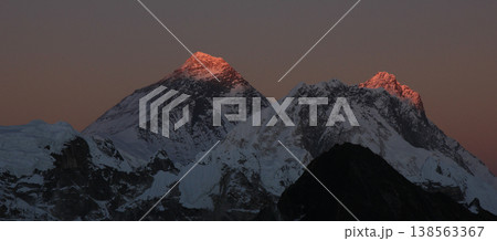Last sunlight of the day shining on Mount Everest and Lhotse, Nepal. 138563367