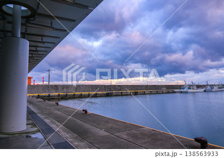 夜明けの能生漁港【糸魚川市】 138563933