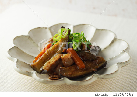 茄子と豚ばら肉の味噌炒め 138564568