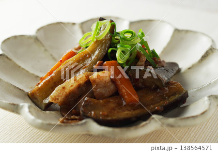 茄子と豚ばら肉の味噌炒め 茄子と豚ばら肉の味噌炒め 138564571