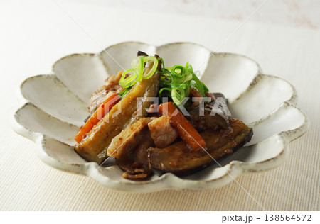 茄子と豚ばら肉の味噌炒め 茄子と豚ばら肉の味噌炒め 138564572
