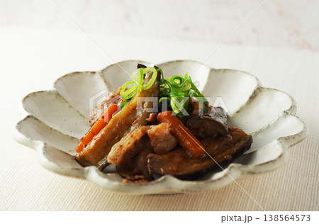 茄子と豚ばら肉の味噌炒め 138564573