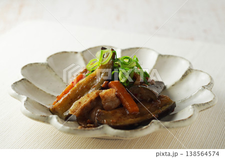 茄子と豚ばら肉の味噌炒め 138564574