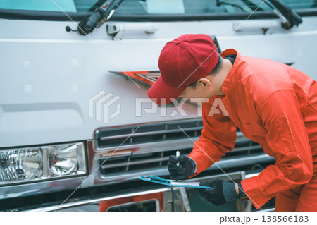 トラック整備士 138566183