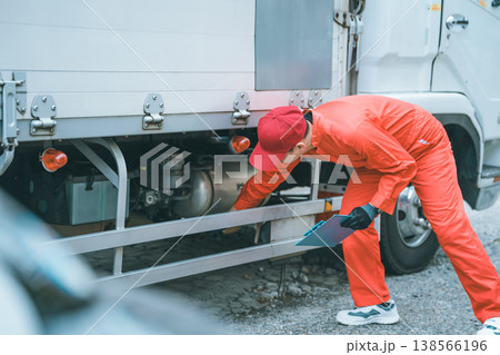 トラック整備士 138566196