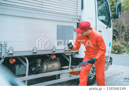 トラック整備士 138566199
