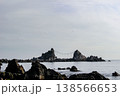 しめ縄が架かる真鶴岬の景勝地・三ツ石(神奈川県) しめ縄が架かる真鶴岬の景勝地・三ツ石(神奈川県) 138566653