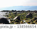 真鶴岬の三ツ石にかかるしめ縄と巨岩の風景(神奈川県) 真鶴岬の三ツ石にかかるしめ縄と巨岩の風景(神奈川県) 138566654