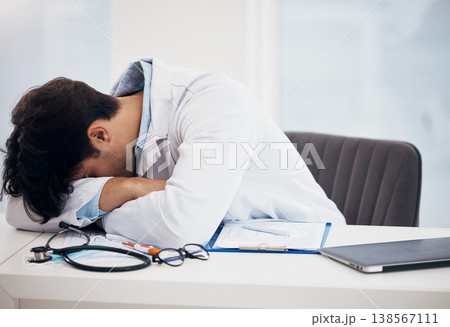Man, doctor and sleeping for break, relax or burnout on desk in mental health or mistake at hospital office. Tired male person or medical surgeon chilling in rest or asleep on work desk at clinic Man, doctor and sleeping for break, relax or burnout on desk in mental health or mistake at hospital office. Tired male person or medical surgeon chilling in rest or asleep on work desk at clinic 138567111