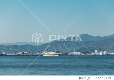 清水港を出港する駿河湾フェリー「富士」 清水港を出港する駿河湾フェリー「富士」 138567429