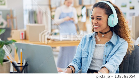 Video call, wave and woman in small business on laptop with customer or virtual communication in fashion studio. Entrepreneur, talking or crm service, online meeting and chat with ecommerce clients Video call, wave and woman in small business on laptop with customer or virtual communication in fashion studio. Entrepreneur, talking or crm service, online meeting and chat with ecommerce clients 138568054