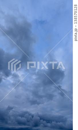 空素材(縦構図) 空素材(縦構図) 138570128