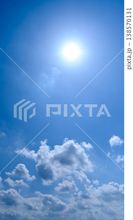 空素材（縦構図） 138570131