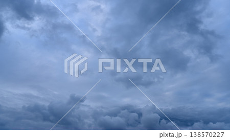雲多き空 138570227