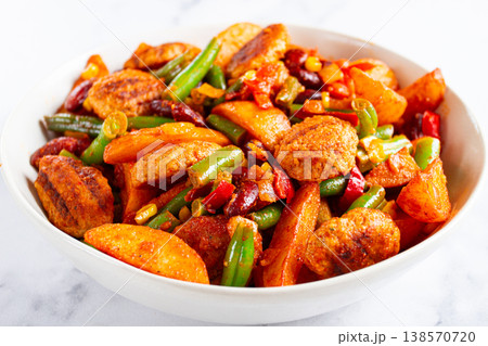 steakhouse pfanne, fried potato slices, with meatballs, and vegetable mixture, on a white plate, steakhouse pfanne, fried potato slices, with meatballs, and vegetable mixture, on a white plate, 138570720
