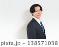 清潔感のある若手ビジネスマンのポートレート 138571038