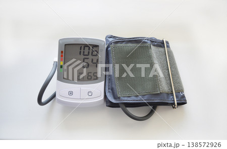 An electronic tonometer with a cuff for measuring blood pressure 138572926