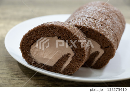 チョコレートロールケーキ チョコレートロールケーキ 138575410