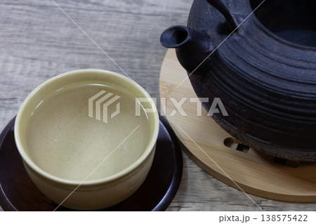 白湯 鉄瓶 白湯 鉄瓶 138575422