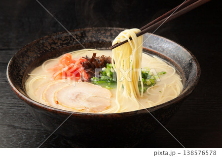 とんこつラーメン 138576578