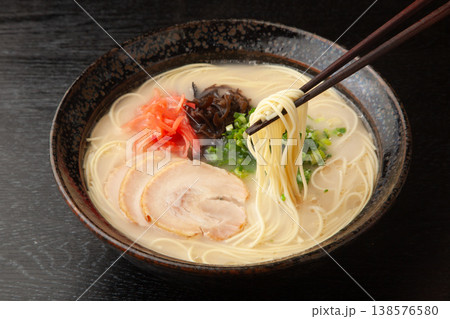 とんこつラーメン とんこつラーメン 138576580