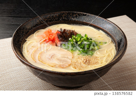 とんこつラーメン 138576582