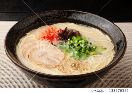 とんこつラーメン 138576585