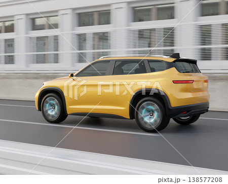 高速道路を走行する大型電動SUVの後部イメージ 138577208