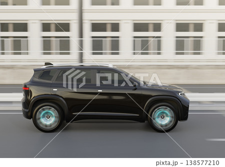 高速道路を走行する大型電動SUVの側面イメージ 高速道路を走行する大型電動SUVの側面イメージ 138577210