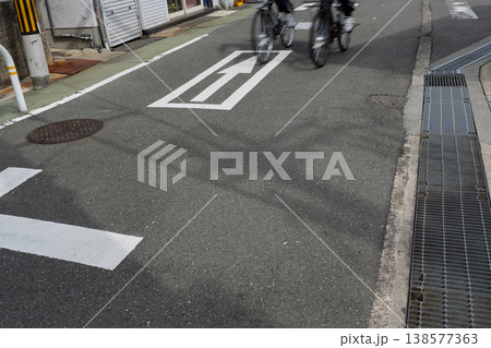 道路交通法改正で話題となっている自転車のマナーの現場を撮影 138577363