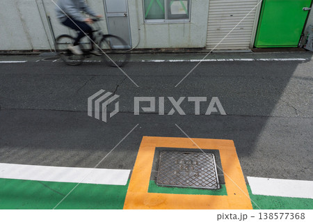 道路交通法改正で話題となっている自転車のマナーの現場を撮影 138577368