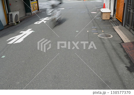 道路交通法改正で話題となっている自転車のマナーの現場を撮影 138577370