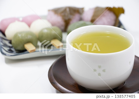 緑茶と和菓子 緑茶と和菓子 138577405