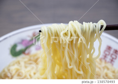 インスタントラーメン インスタントラーメン 138578493