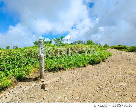 夏の岩菅山登山(岩菅山頂) 夏の岩菅山登山(岩菅山頂) 138579110
