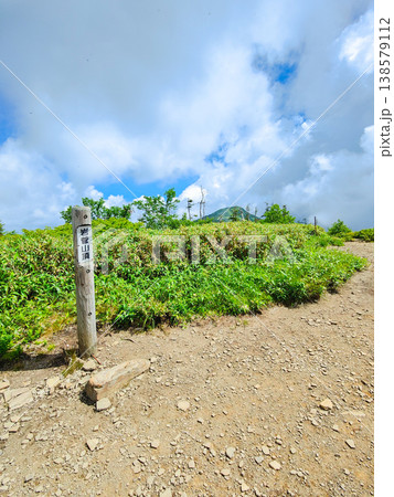 夏の岩菅山登山(岩菅山頂) 夏の岩菅山登山(岩菅山頂) 138579112
