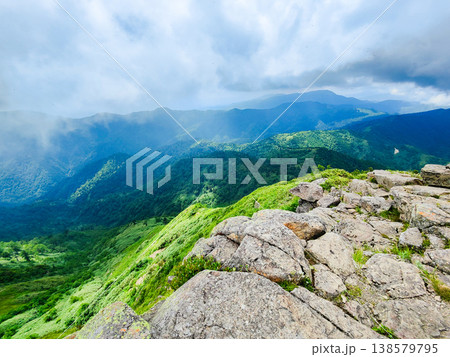 夏の岩菅山登山(岩菅山頂からの眺め) 夏の岩菅山登山(岩菅山頂からの眺め) 138579795