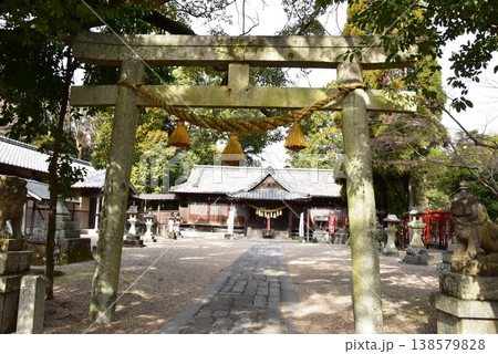 三重県亀山市 亀山神社の鳥居と拝殿 三重県亀山市 亀山神社の鳥居と拝殿 138579828