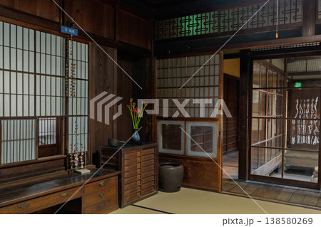 元色里(遊郭)の面影を残す奈良県大和郡山市洞泉寺町にある旧遊郭建築を撮影 元色里(遊郭)の面影を残す奈良県大和郡山市洞泉寺町にある旧遊郭建築を撮影 138580269