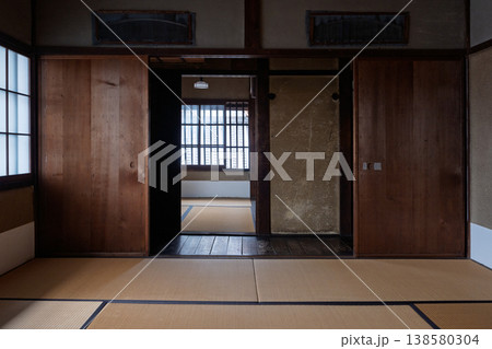 元色里(遊郭)の面影を残す奈良県大和郡山市洞泉寺町にある旧遊郭建築を撮影 元色里(遊郭)の面影を残す奈良県大和郡山市洞泉寺町にある旧遊郭建築を撮影 138580304