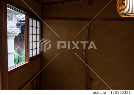 元色里(遊郭)の面影を残す奈良県大和郡山市洞泉寺町にある旧遊郭建築を撮影 元色里(遊郭)の面影を残す奈良県大和郡山市洞泉寺町にある旧遊郭建築を撮影 138580321