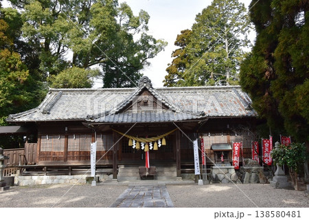 三重県亀山市　亀山神社の拝殿 138580481